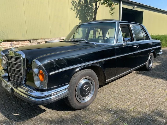 Mercedes-Benz 200-Serie (1967) — foto 1