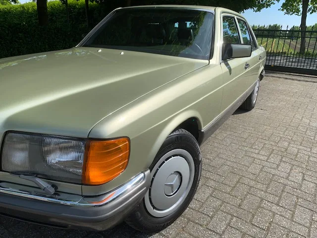 Mercedes-Benz 300-Serie (1983) — foto 1