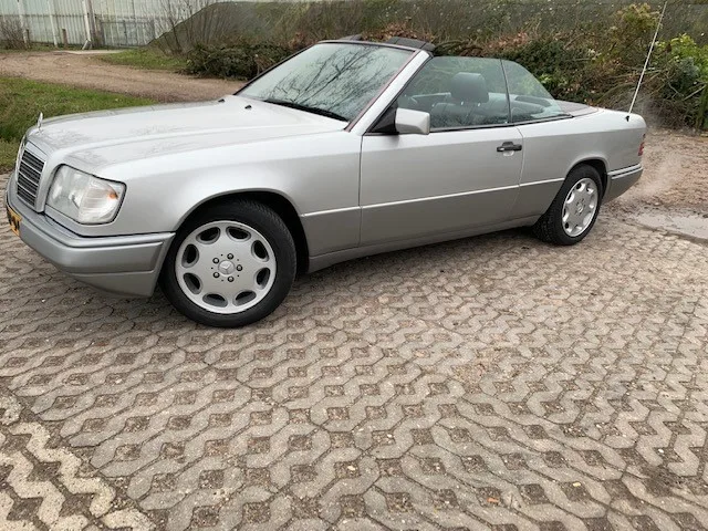 Mercedes-Benz E-Klasse (1993) — foto 1