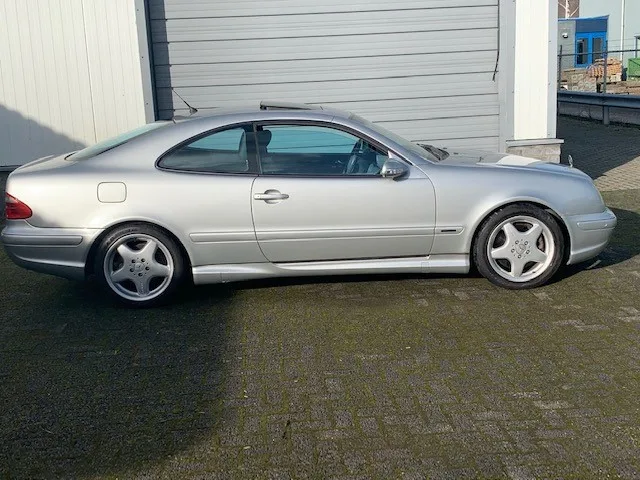 Mercedes-Benz CLK-Klasse (2001) — foto 1