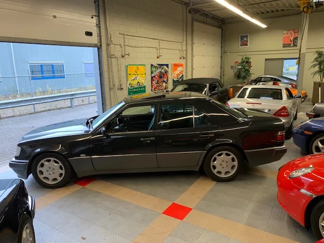 Mercedes-Benz E-Klasse (1993) — foto 1