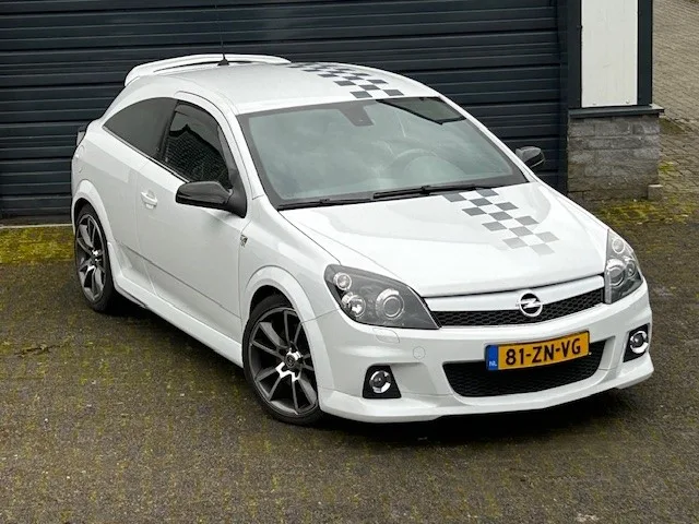 Opel Astra (2008) — foto 1