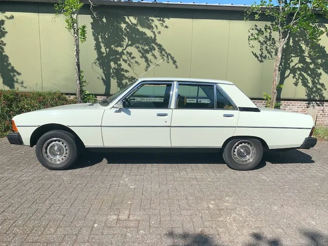 Peugeot 604 (1977) — foto 1
