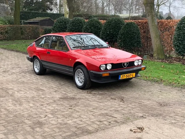 Alfa Romeo GTV (1983) — foto 1
