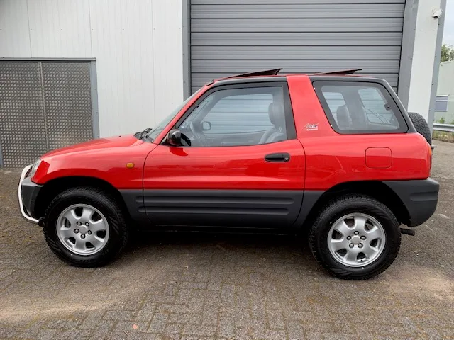 Toyota RAV4 (1995) — foto 1