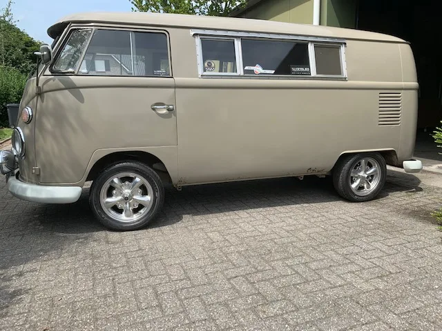 Volkswagen Transporter (1967) — foto 1