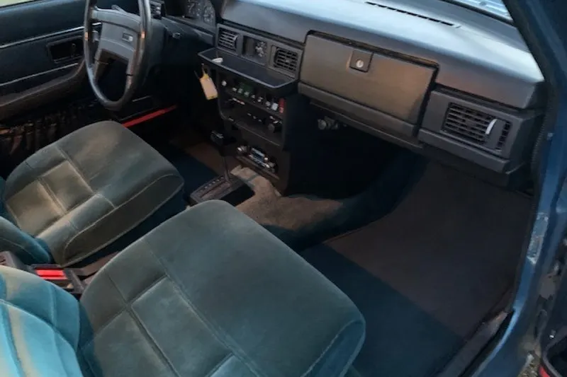 Volvo 264 (1977)