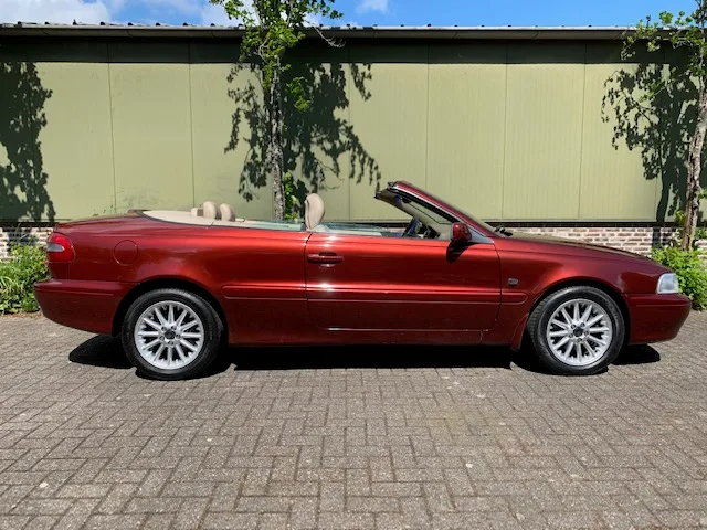 Volvo C70 (2000) — foto 1