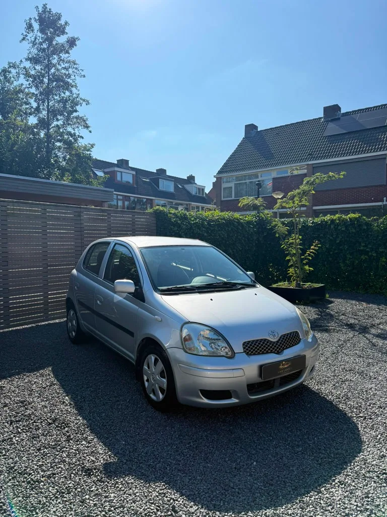Toyota Yaris (2004) — foto 1