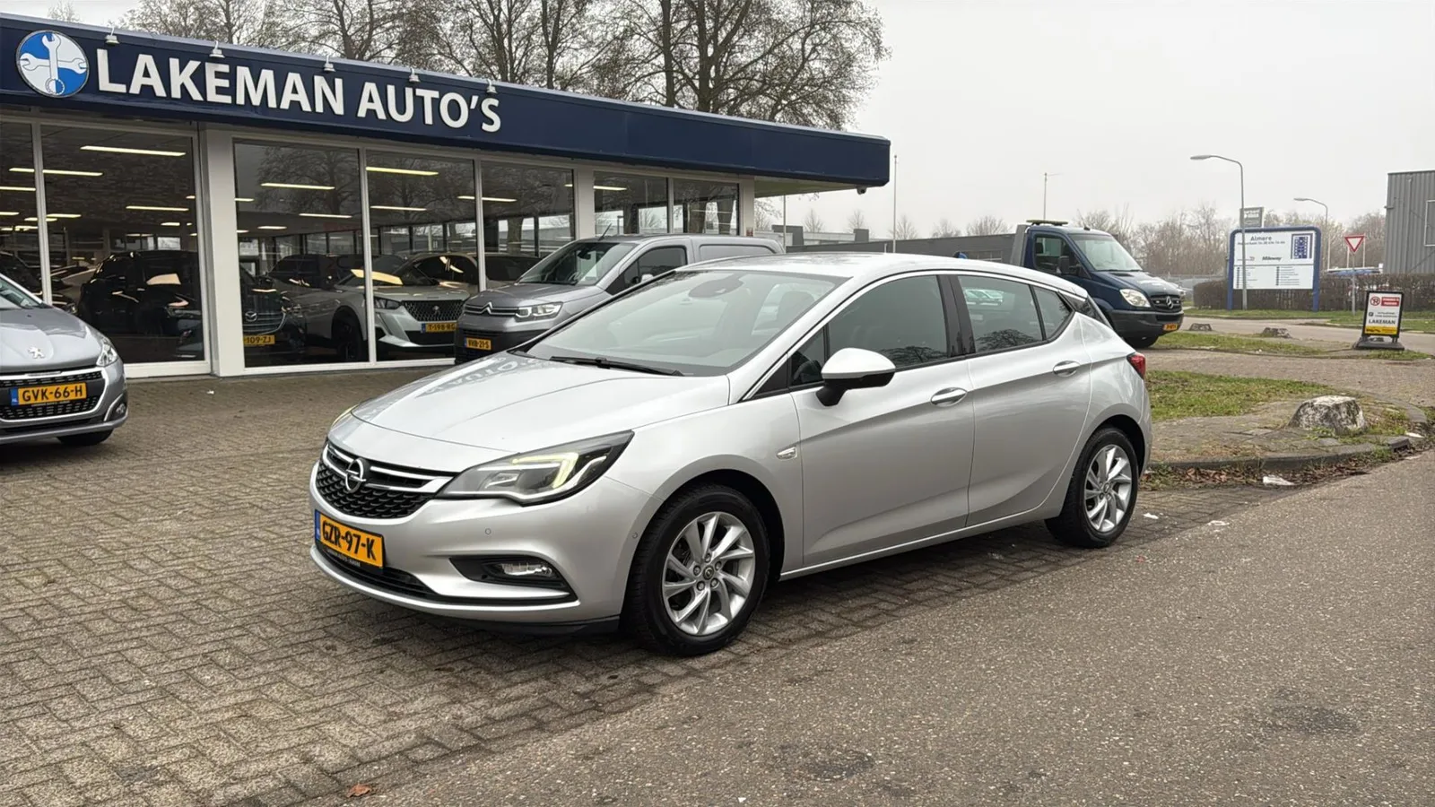 Opel Astra (2018) — foto 1