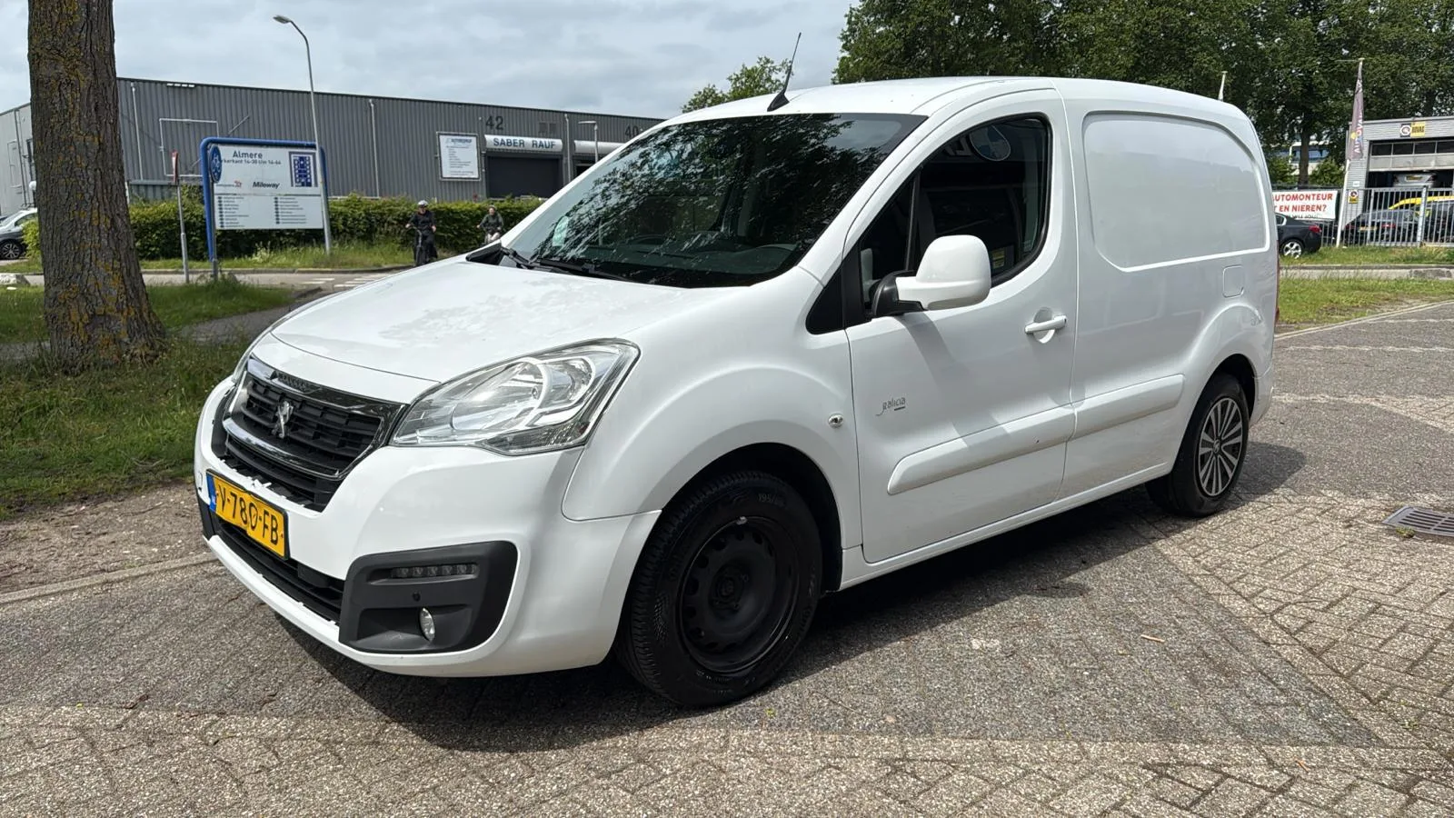 Peugeot Partner (2017) — foto 1