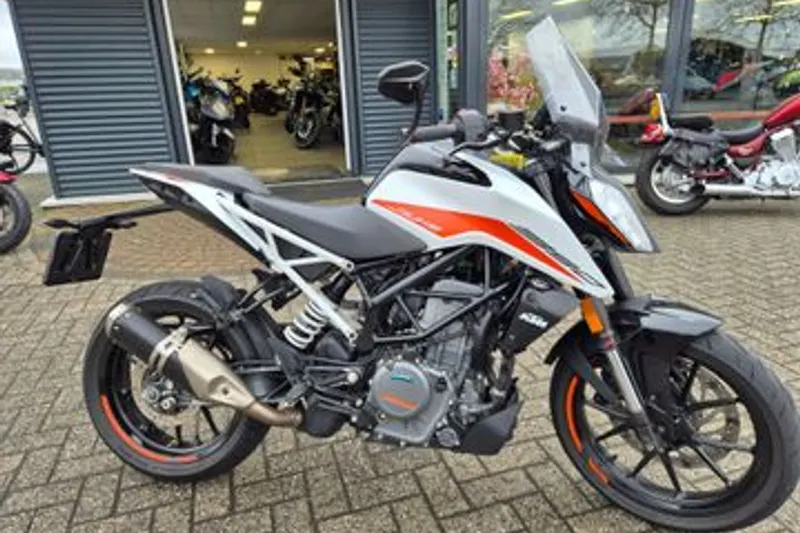 KTM Duke 390 (2022)