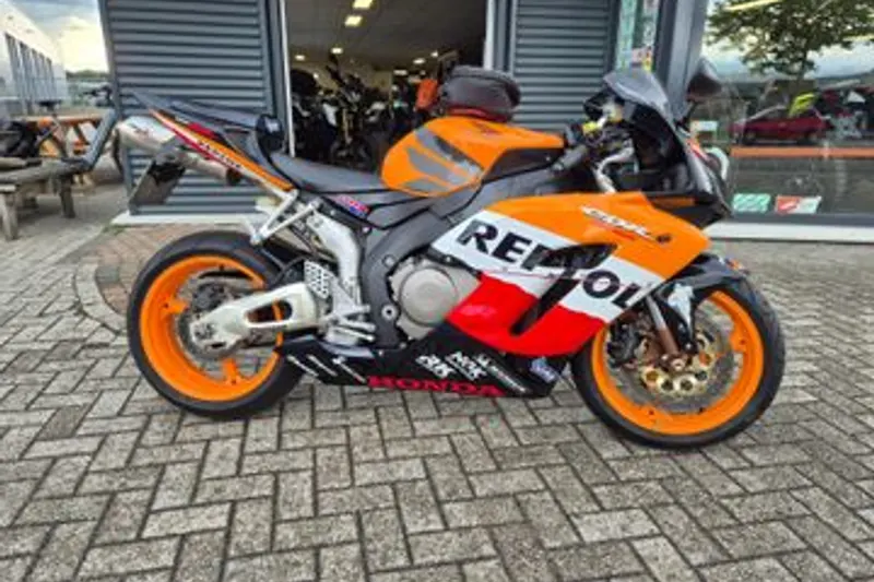 Honda CBR1000RR (2005)