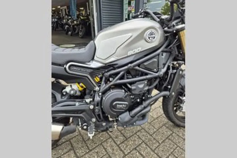 Benelli Leoncino 800 (2023)
