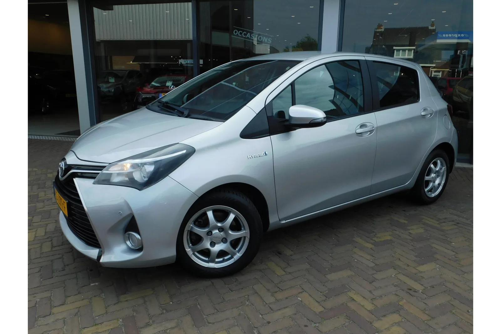 Toyota Yaris (2015) — foto 1