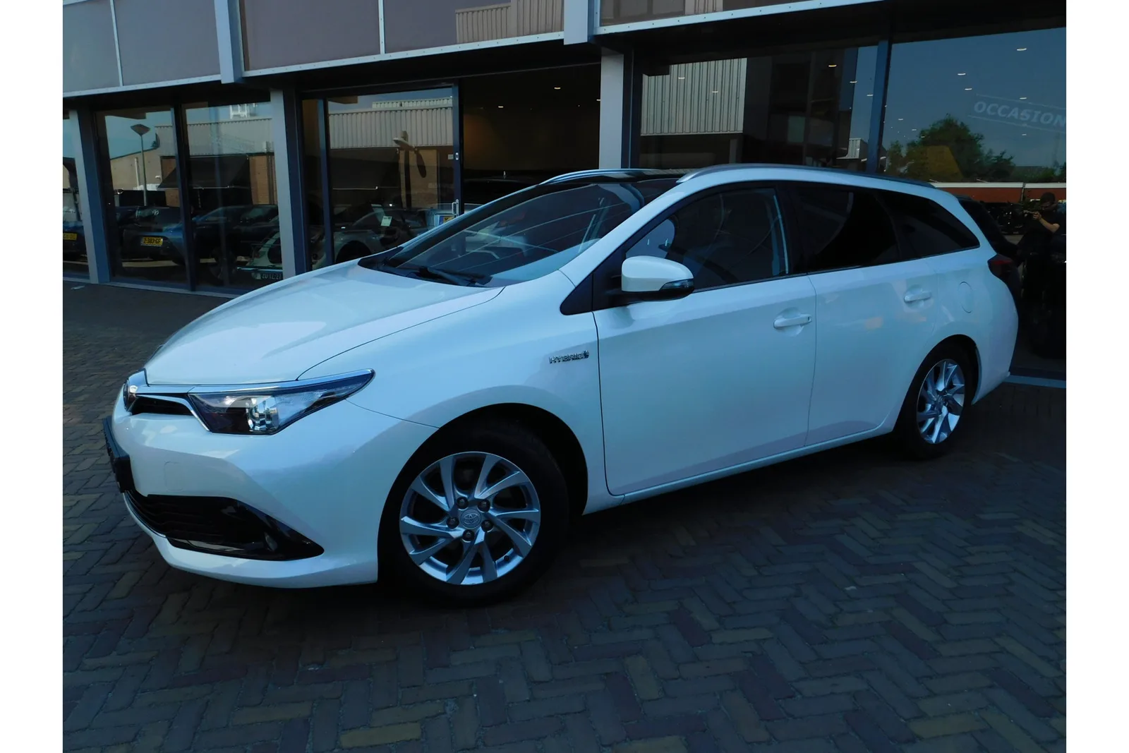 Toyota Auris (2016) — foto 1