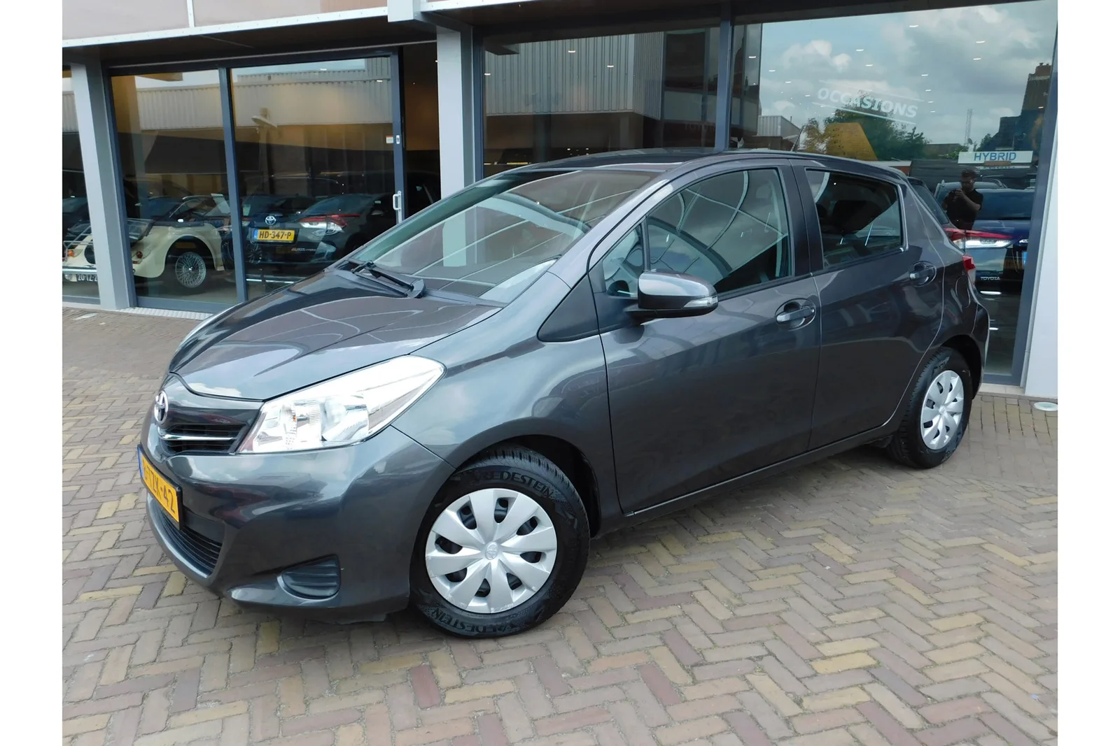 Toyota Yaris (2014) — foto 1