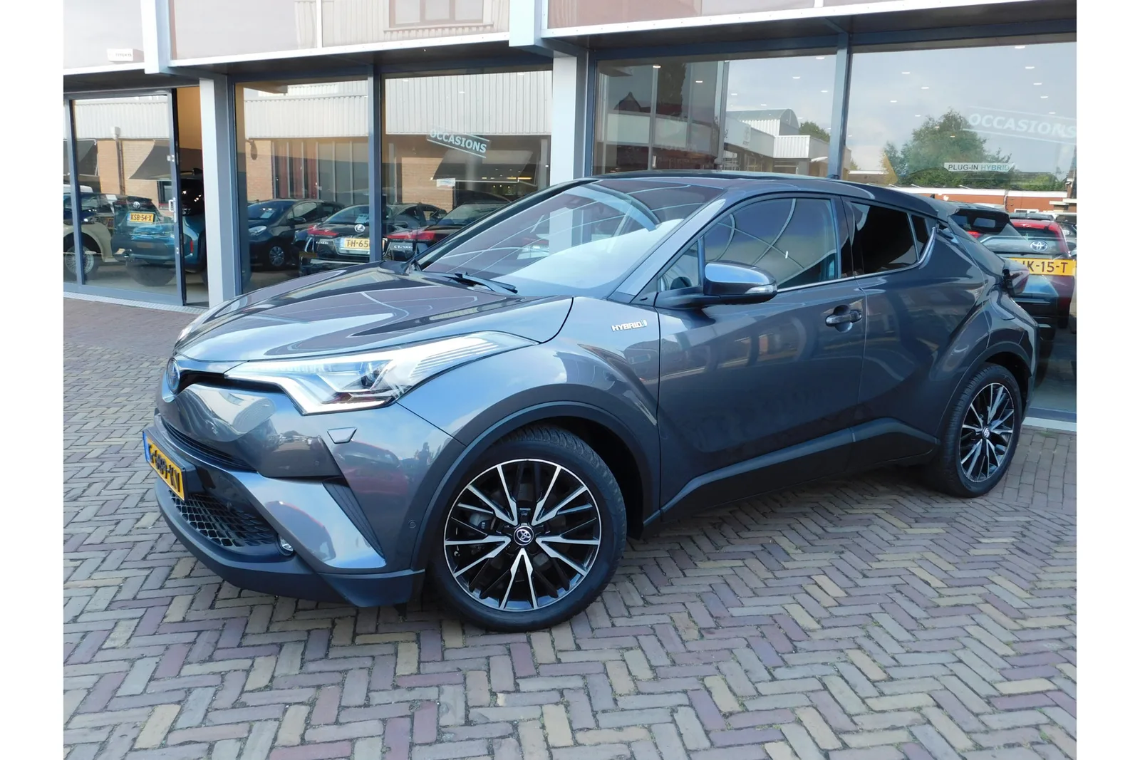 Toyota C-HR (2019) — foto 1