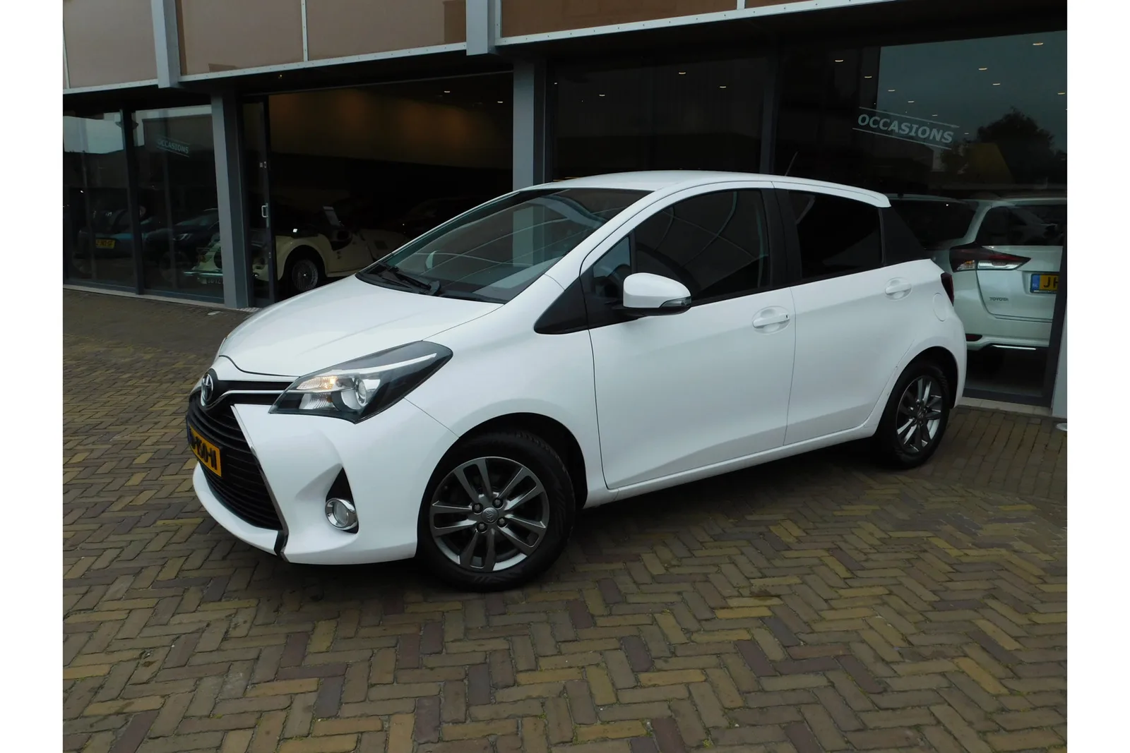 Toyota Yaris (2016) — foto 1