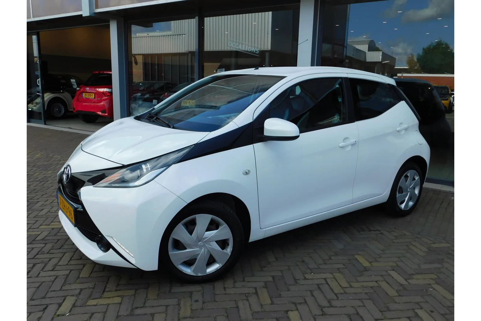 Toyota Aygo (2015) — foto 1