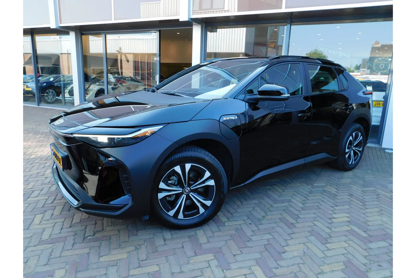 Toyota bZ4X (2023) — foto 1