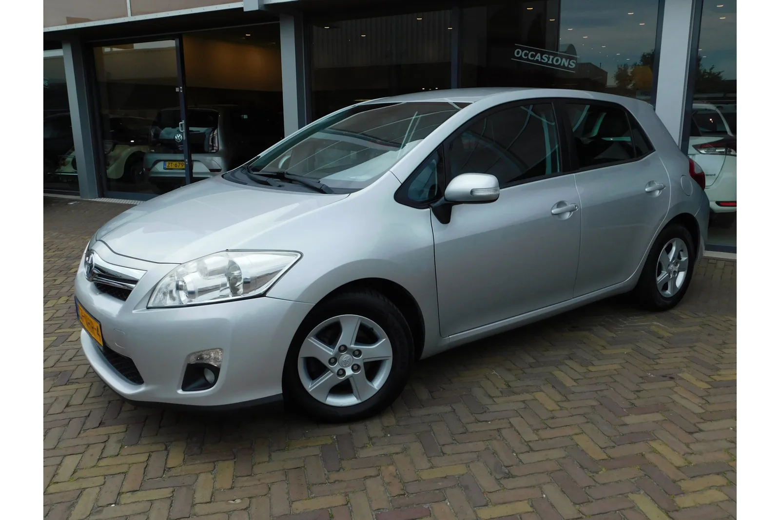 Toyota Auris (2010) — foto 1
