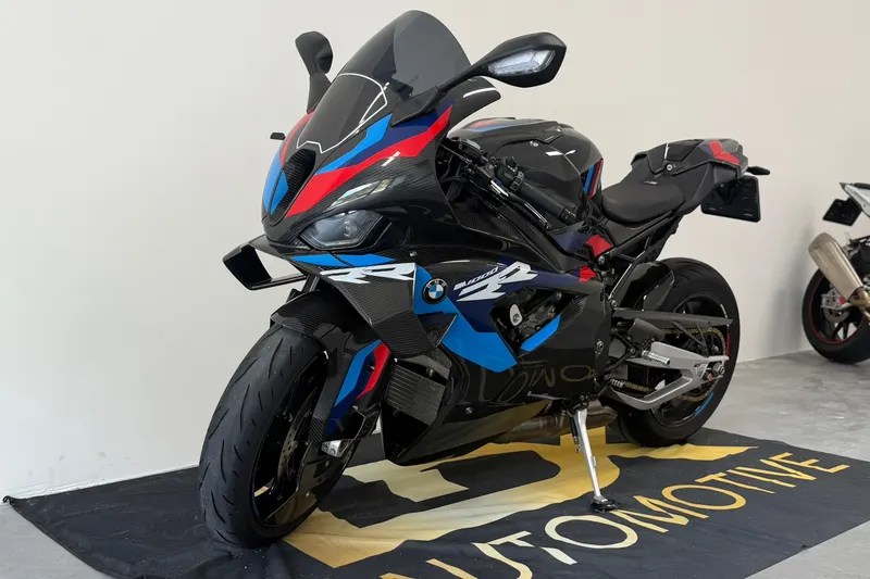BMW M 1000 RR (2023)