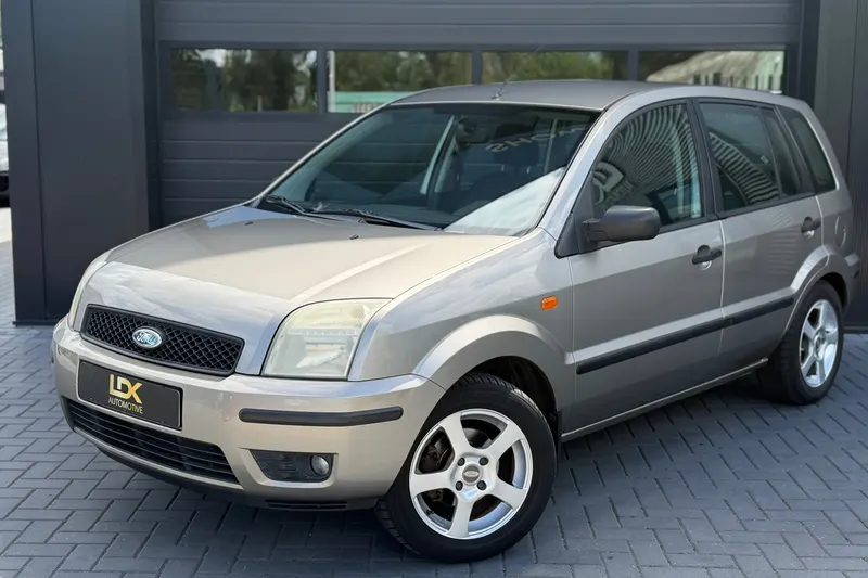 Ford Fusion (2003)