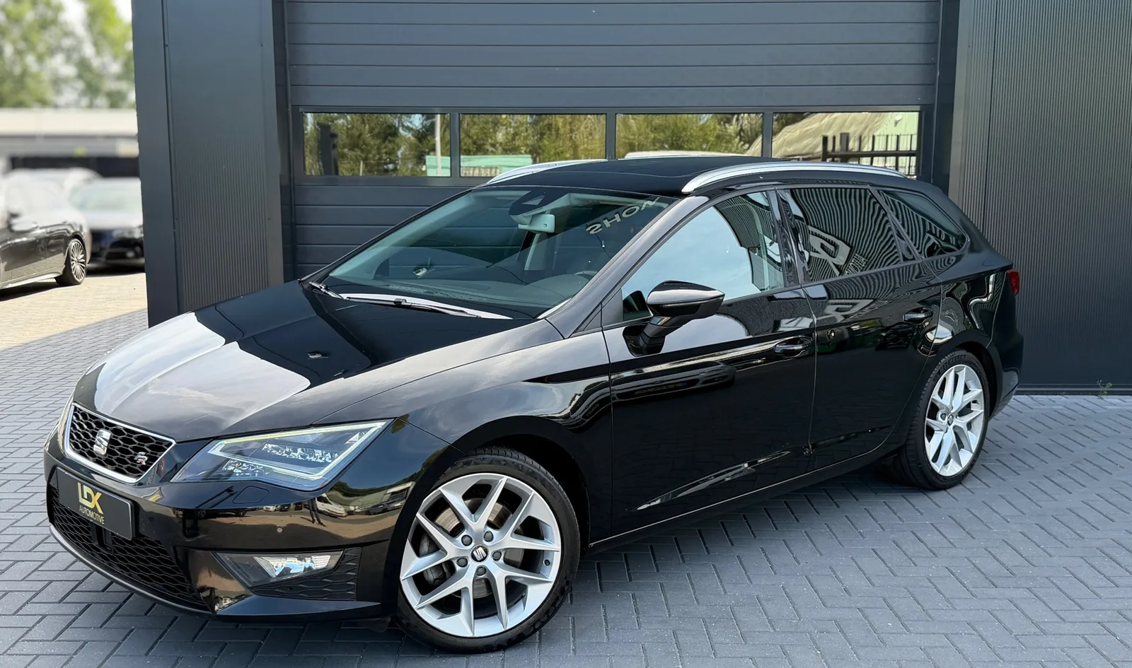 SEAT Leon (2015) — foto 1
