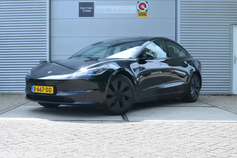 Tesla Model 3 (2023)