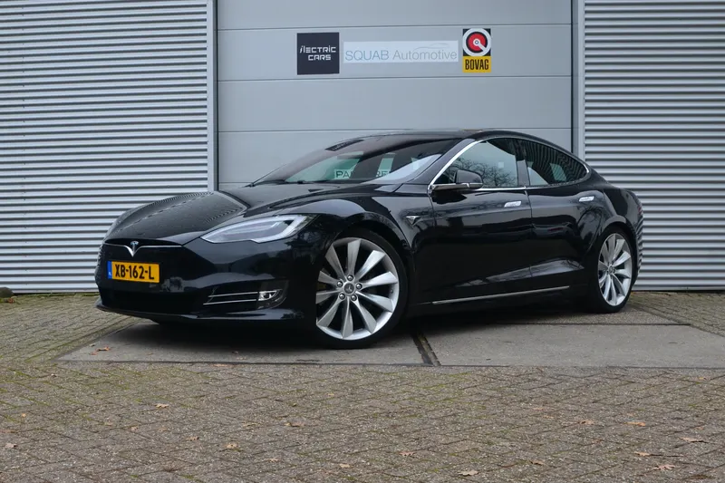 Tesla Model S (2018)