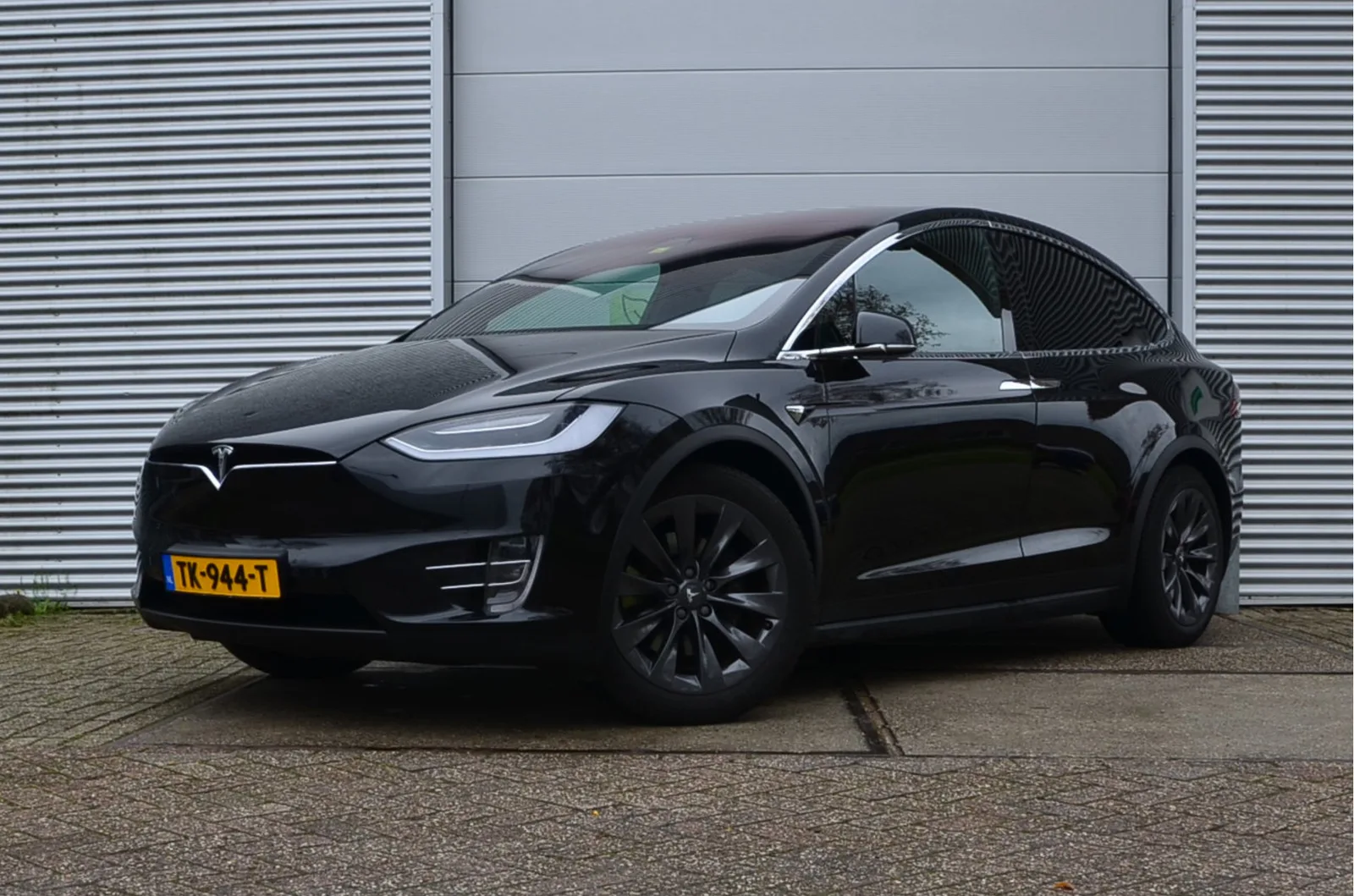 Tesla Model X (2018) — foto 1