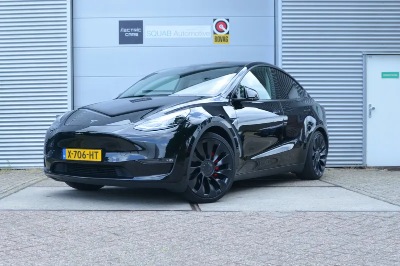 Tesla Model Y (2023)