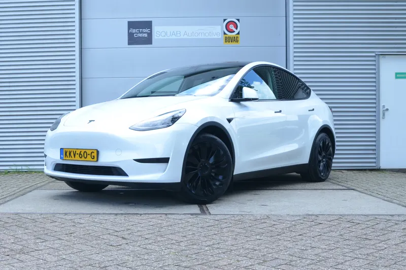 Tesla Model Y (2023)