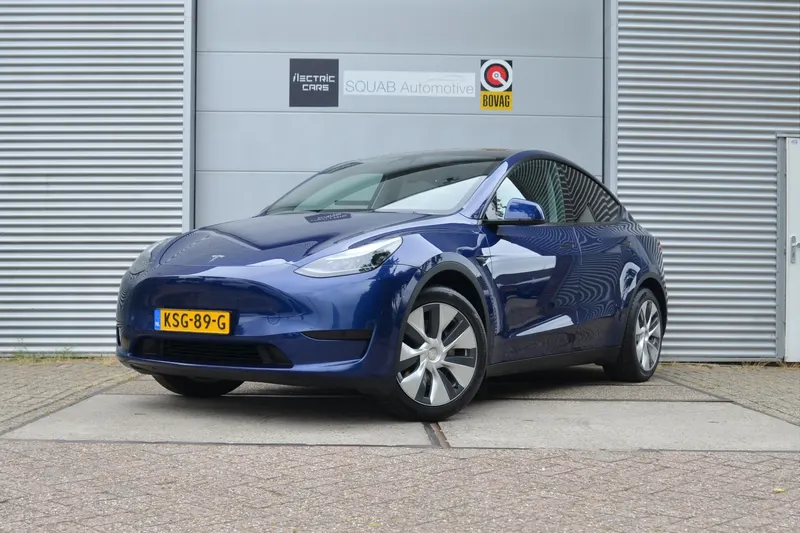 Tesla Model Y (2023)