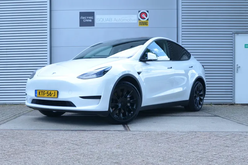 Tesla Model Y (2023)