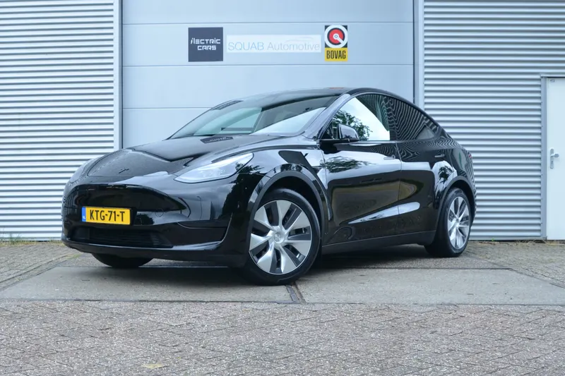Tesla Model Y (2023)