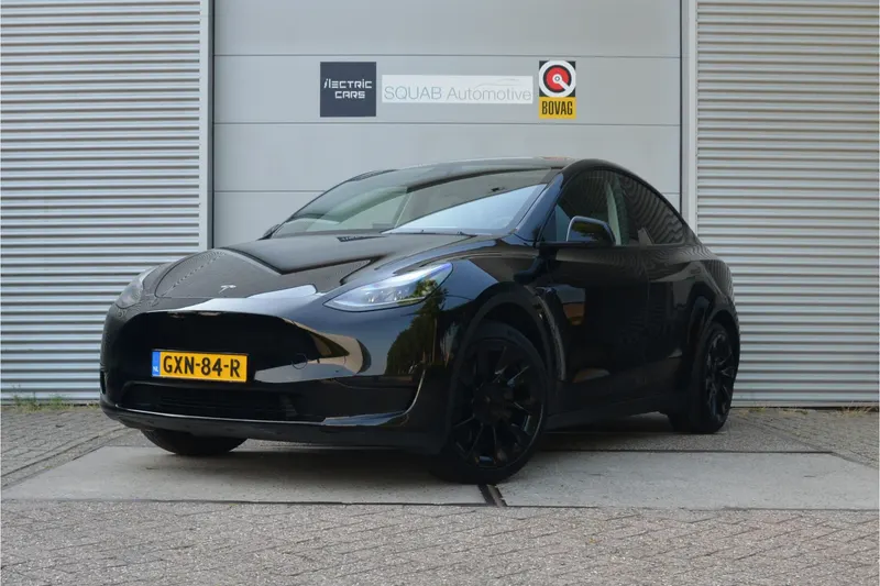 Tesla Model Y (2024)