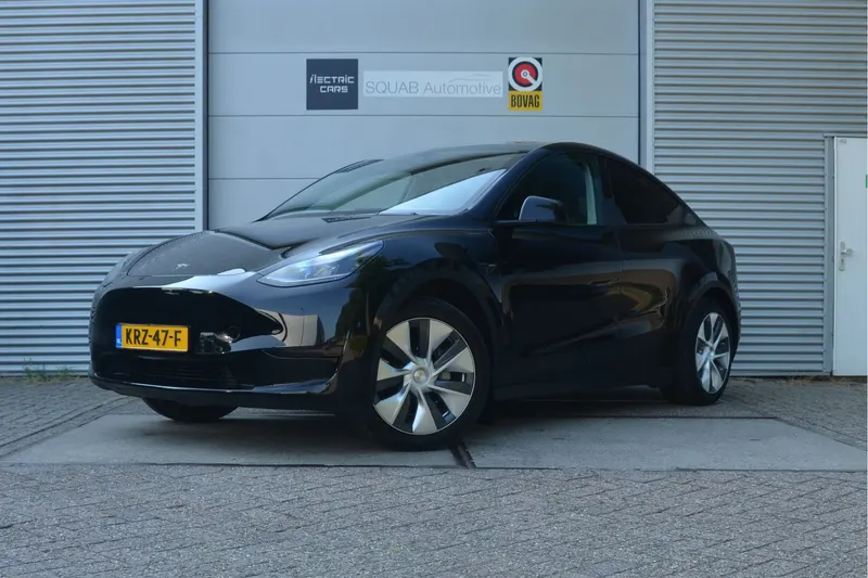 Tesla Model Y (2024)