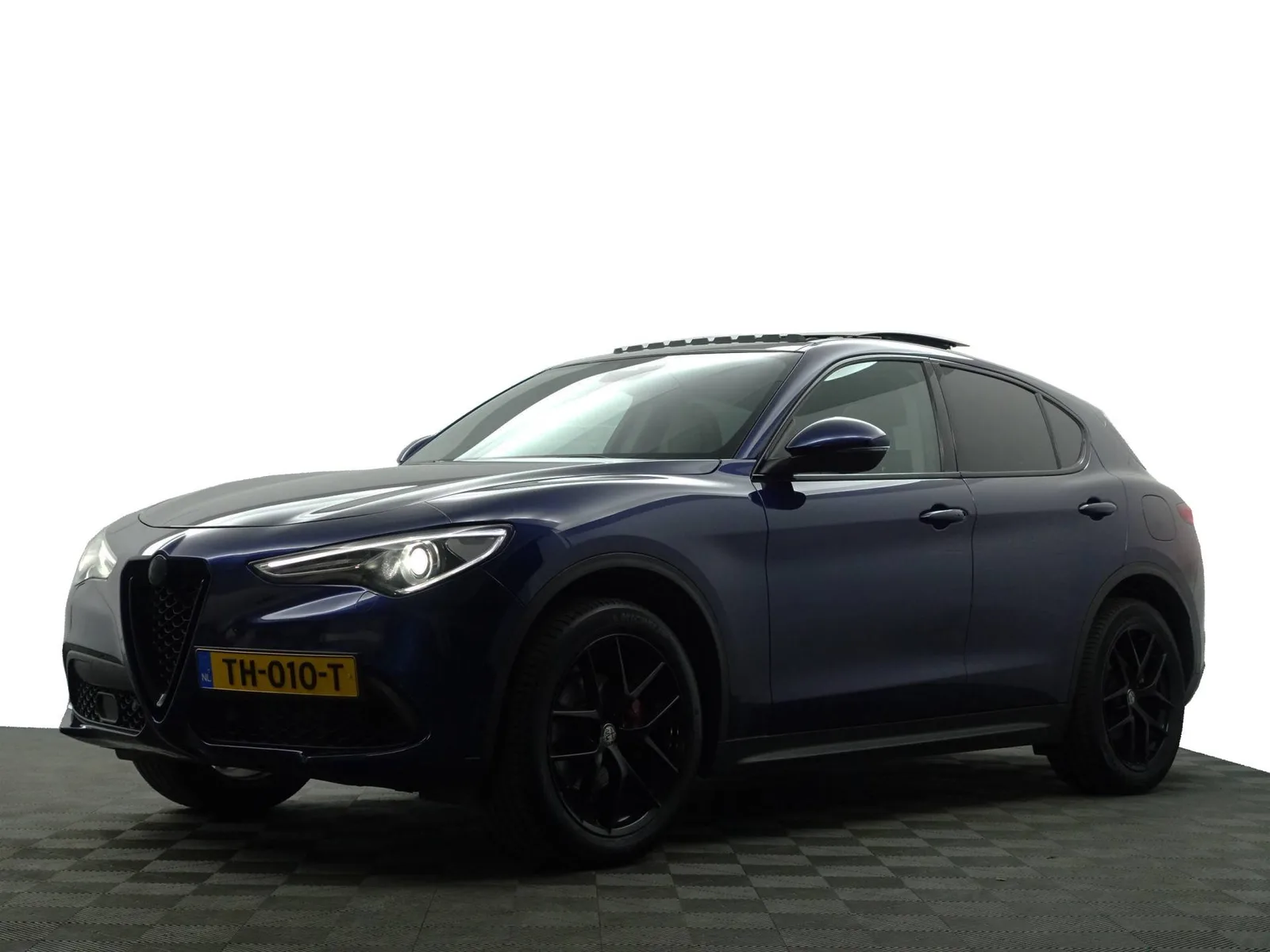 Alfa Romeo Stelvio (2018) — foto 1