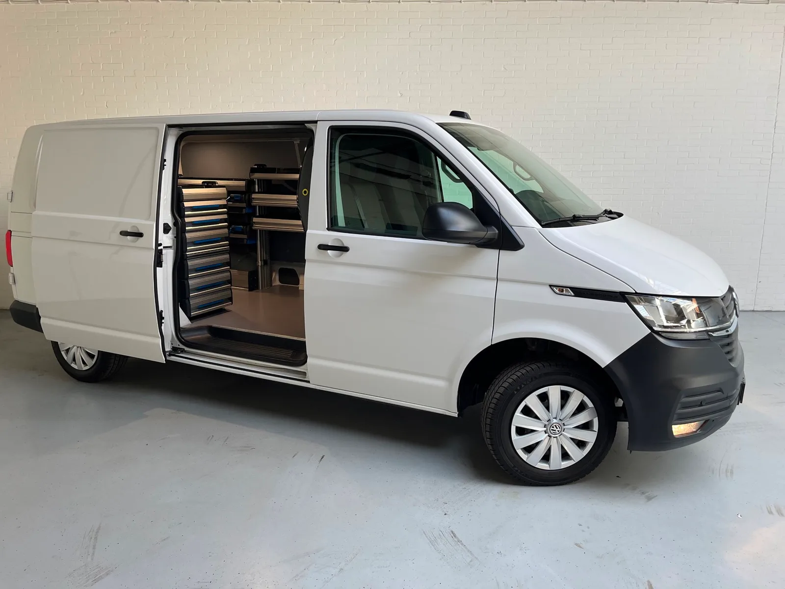 Volkswagen Transporter (2020) — foto 1