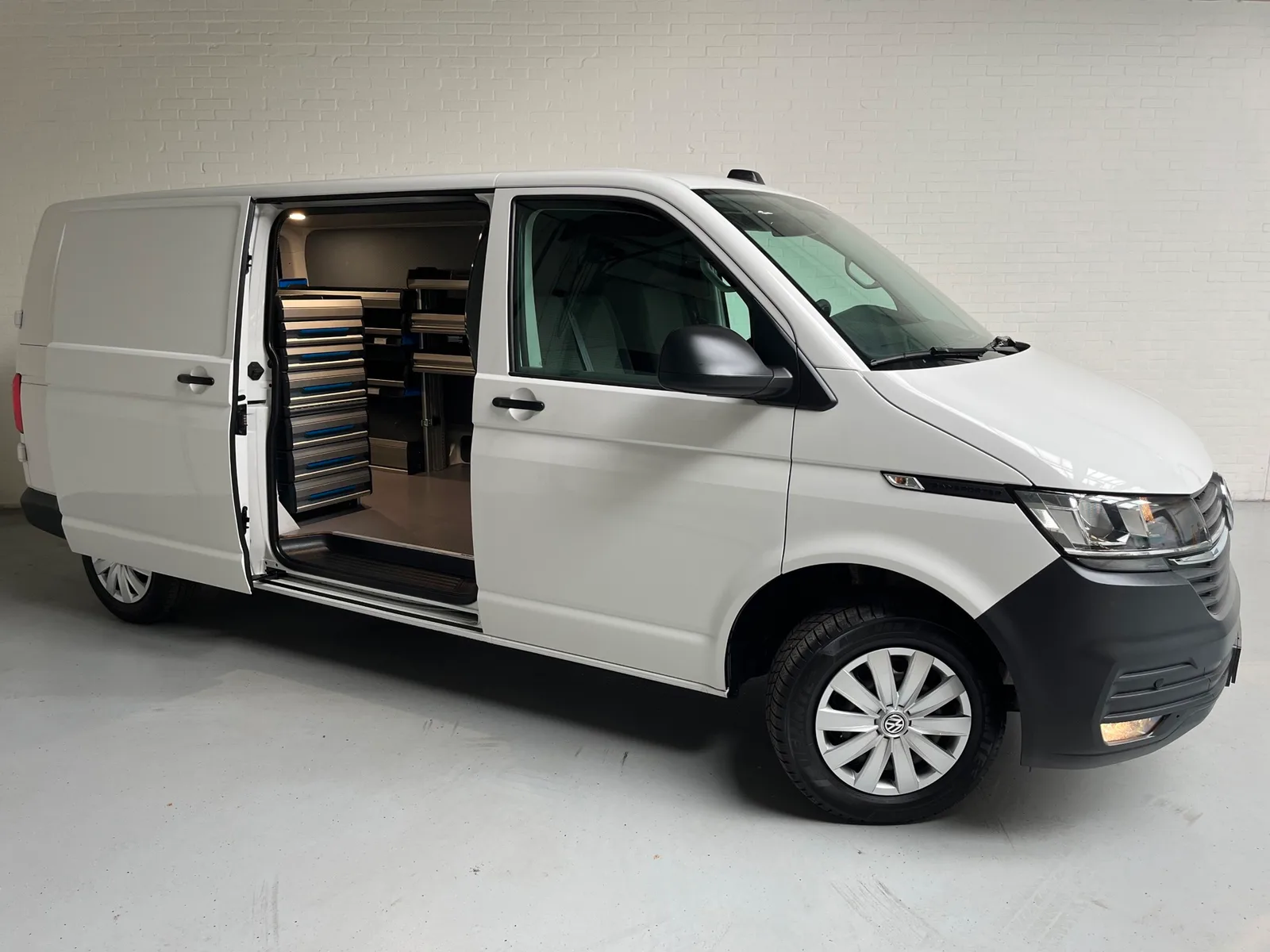 Volkswagen Transporter (2021) — foto 1
