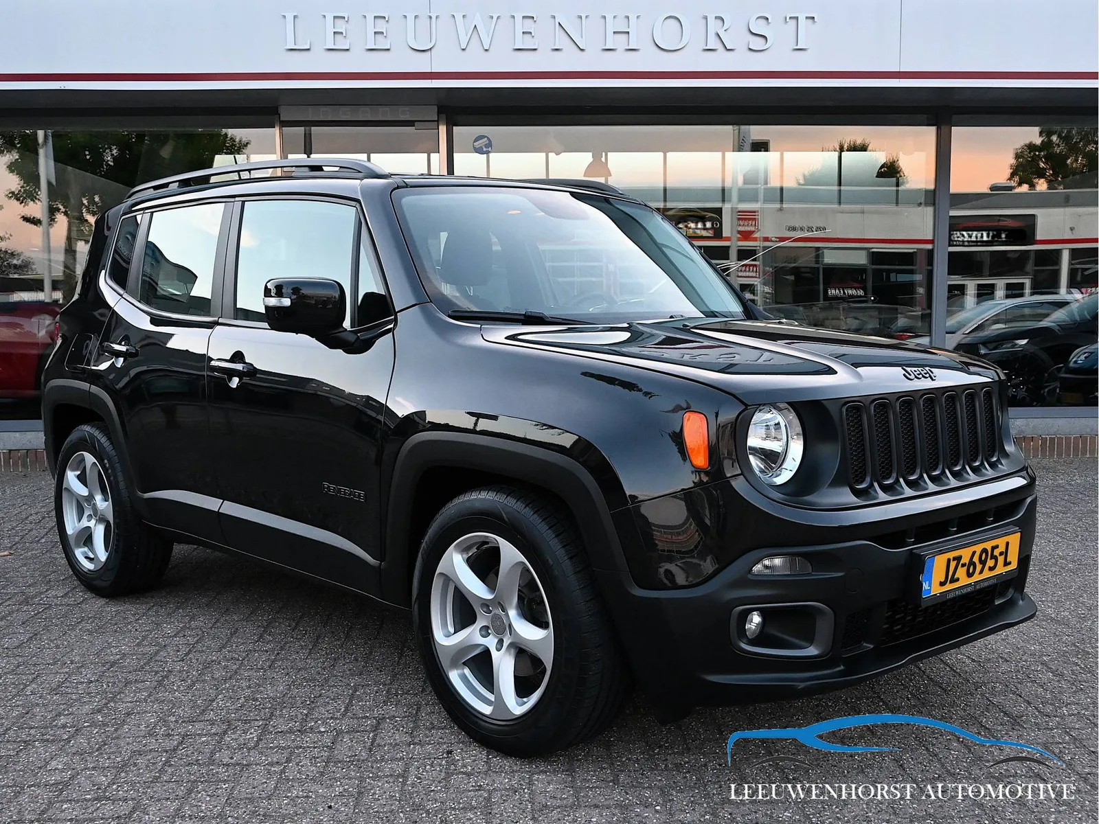Jeep Renegade (2016) — foto 1