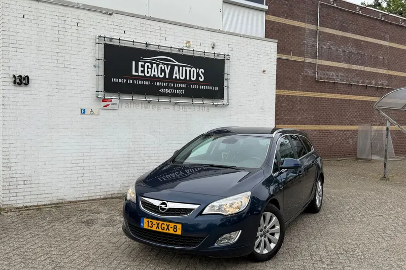 Opel Astra Sports Tourer (2012)