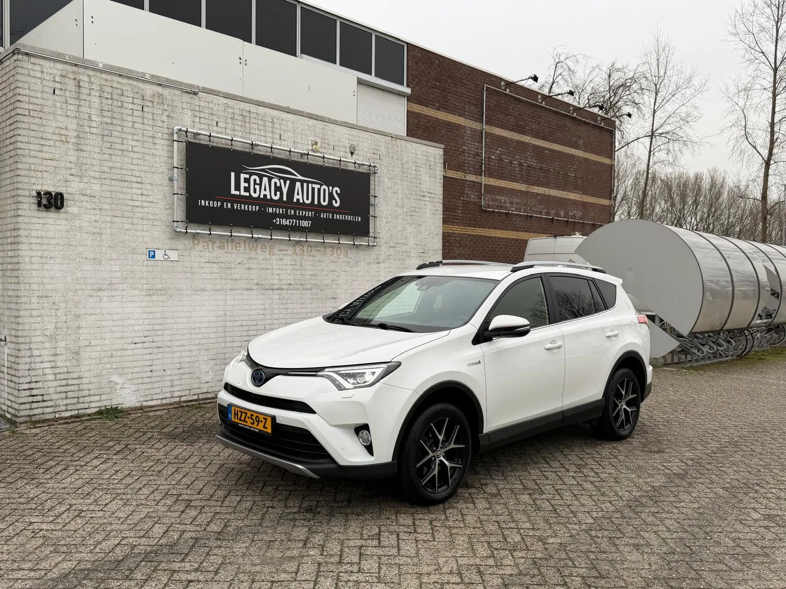 Toyota RAV4 (2017) — foto 1