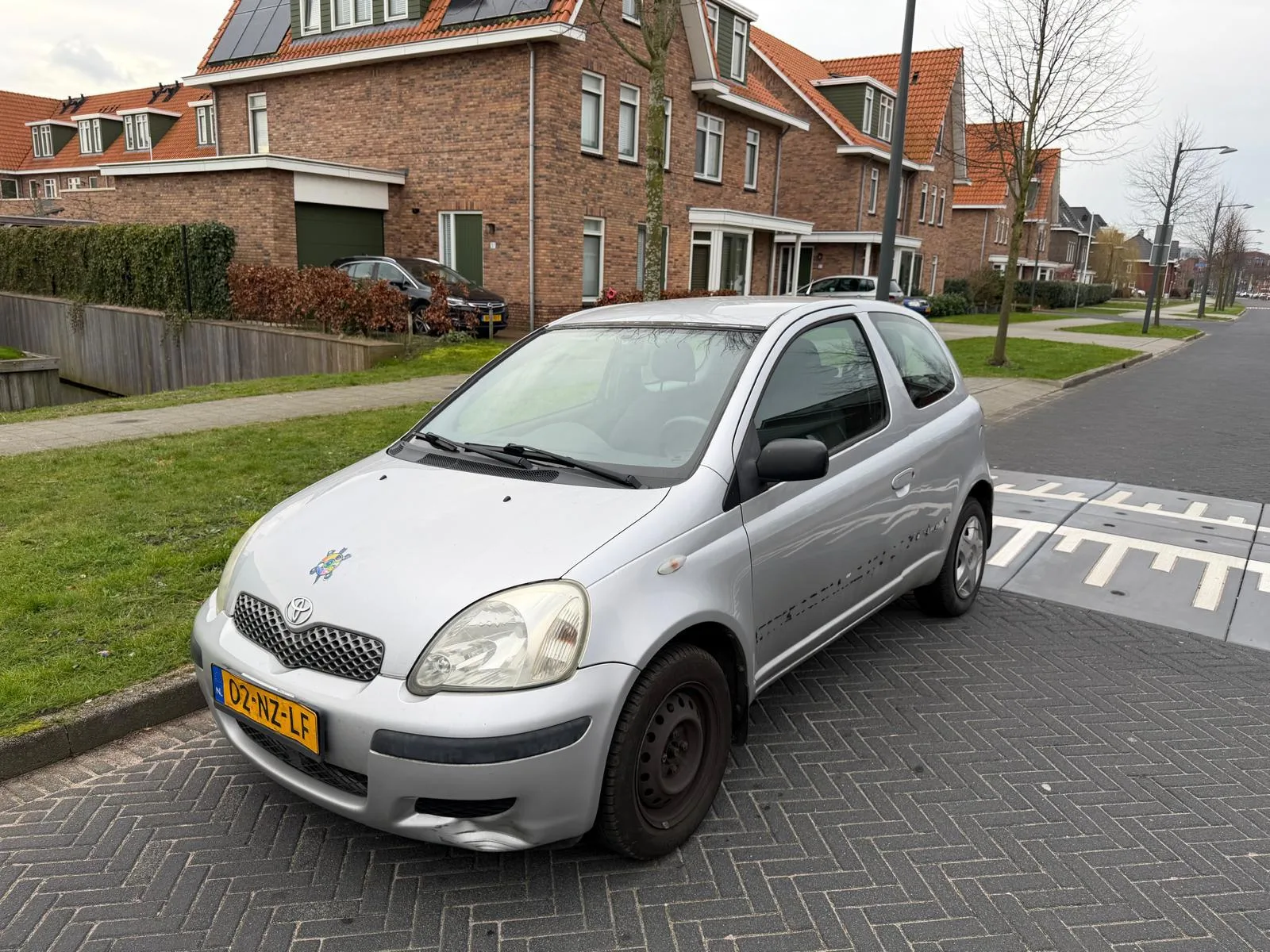 Toyota Yaris (2004) — foto 1