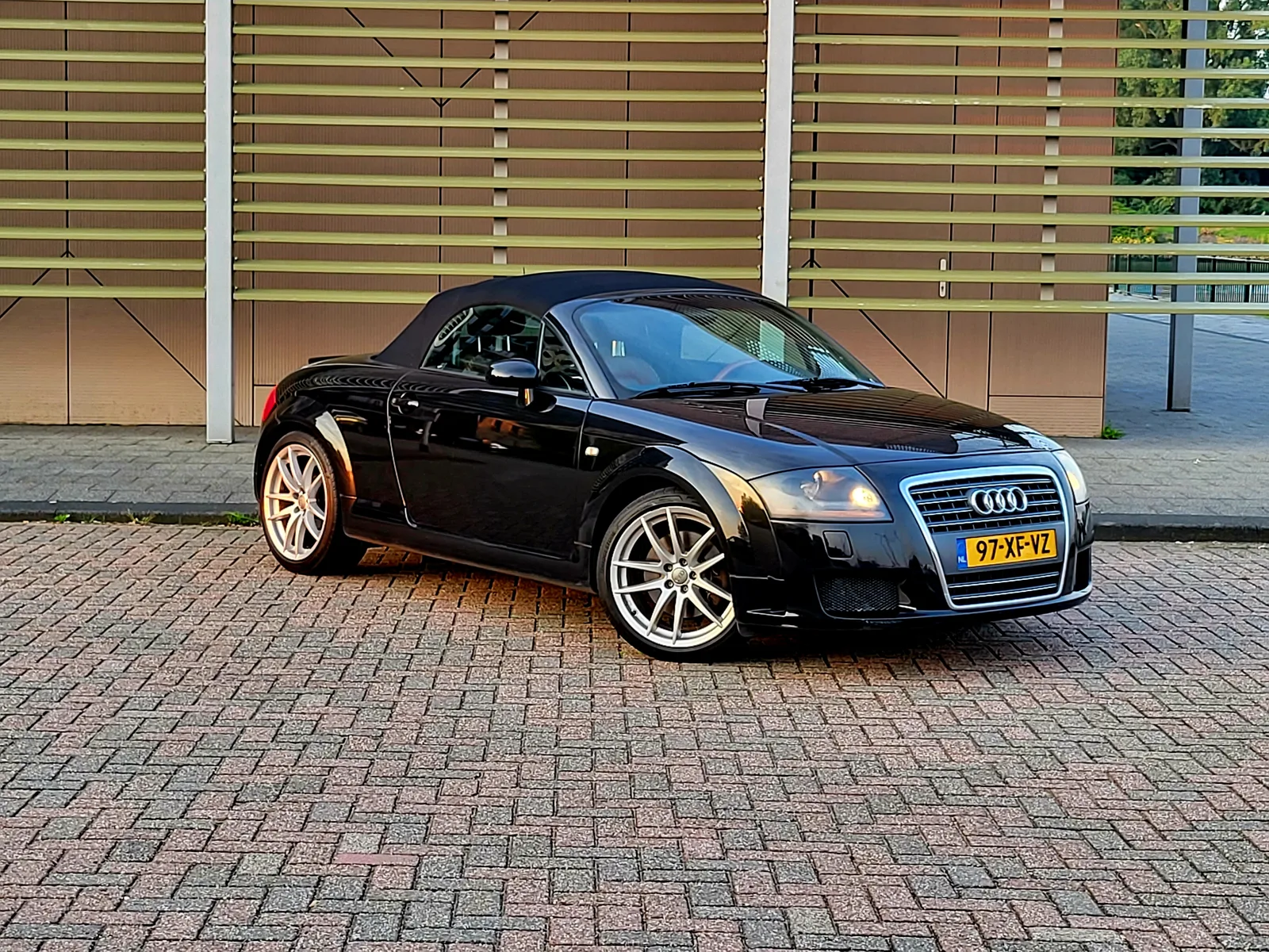 Audi TT (2002) — foto 1