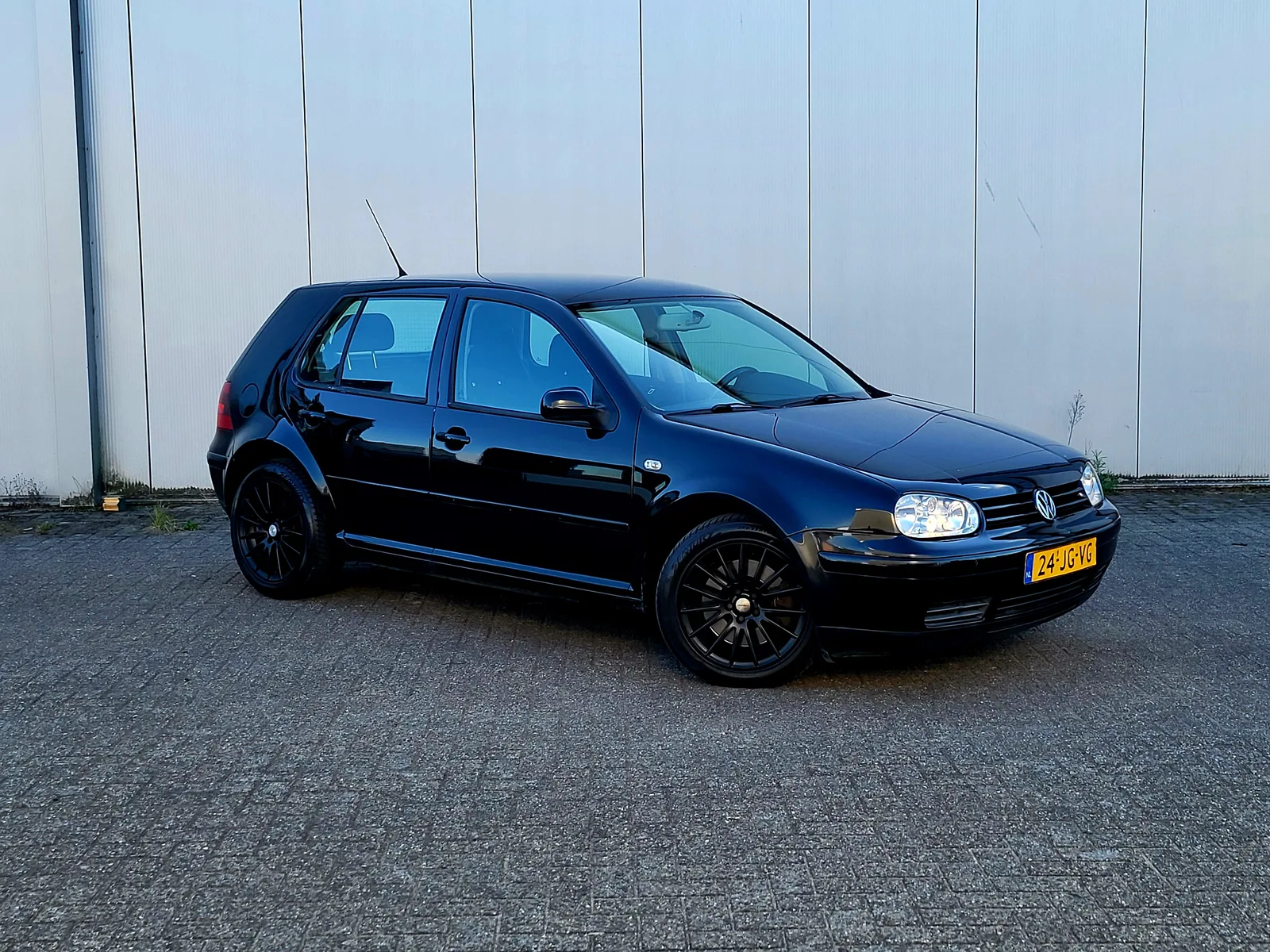 Volkswagen Golf (2002) — foto 1
