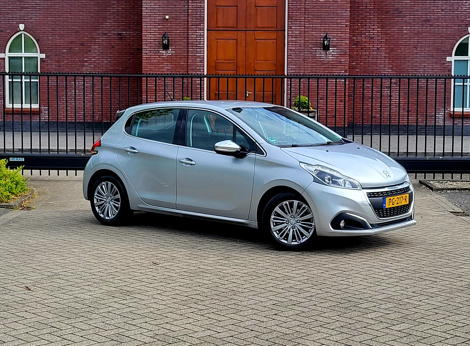 Peugeot 208 (2017) — foto 1