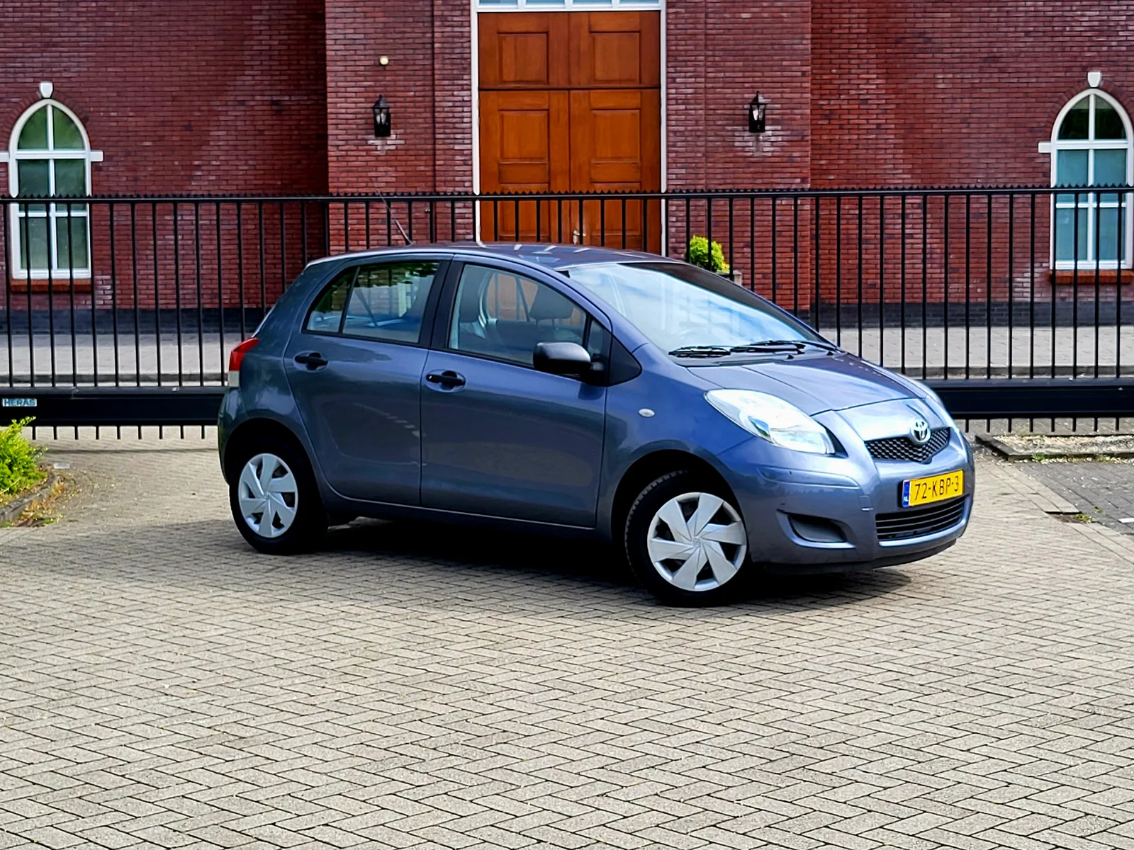 Toyota Yaris (2009) — foto 1